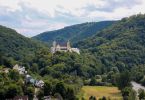 Spaziergang Familienfreizeit - Blick auf das Kloster Arnstein