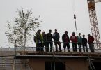 Die Arbeiter auf dem Dach