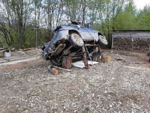 Unser Nachbar muss gerade die Kupplung bei seinem Waldfahrzeug wechseln :-D